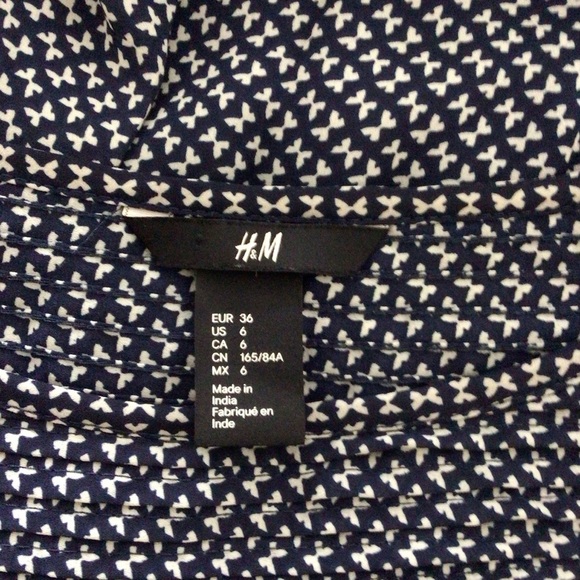 H&M Blue and White Flutter Sleeve Fully Lined Dress - Size 6 - Picture 7 of 9